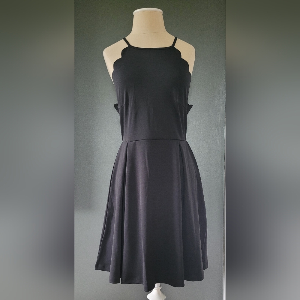 Chic Black Mini/Midi Dress. Size L
